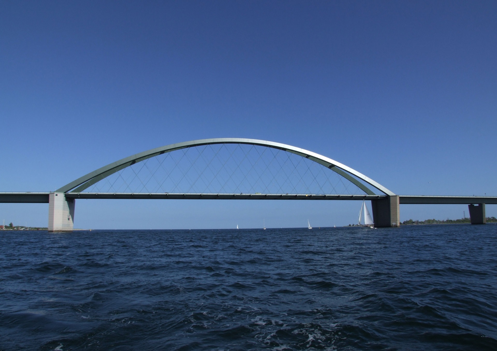 Wassertemperatur Fehmarn: Fehmarnsundbrücke mit Ostsee